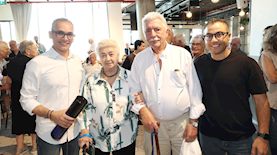 ארוחת חג עם ניצולי שואה, צילום: יח"צ פאגאיה